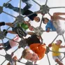 Illustration des compétences psychosociales - des enfants s'amusant dans des jeux de plein air